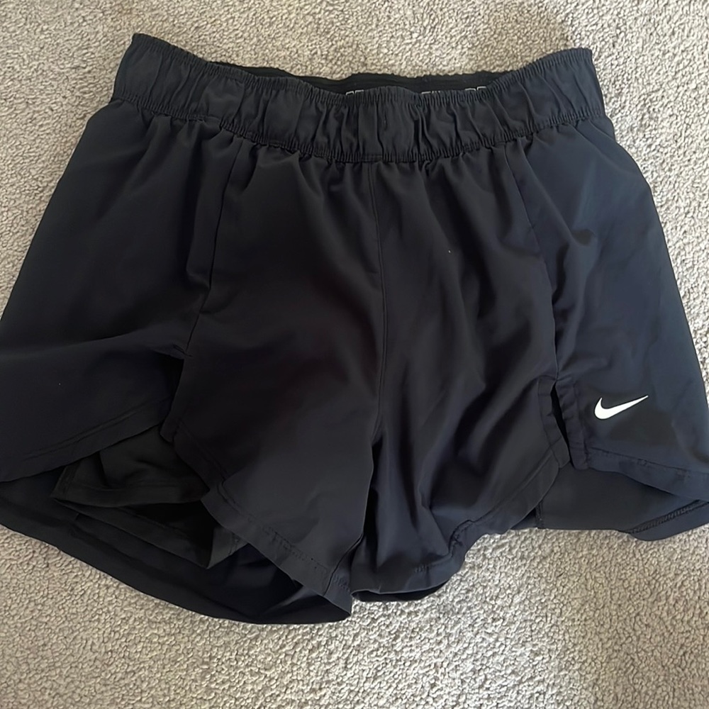 NIKE STRETCH SHORTS